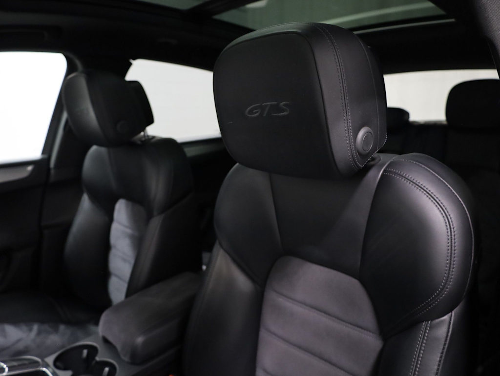 Thumbnail: 2017 Porsche Macan - 27