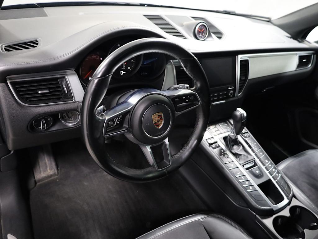 Thumbnail: 2017 Porsche Macan - 2