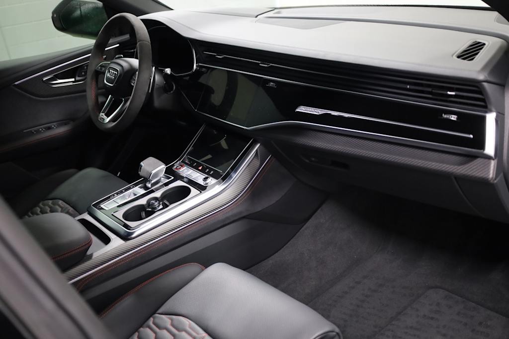 Thumbnail: 2024 Audi RS Q8 - 10