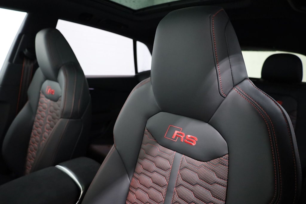 Thumbnail: 2026 Audi RS Q8 - 12