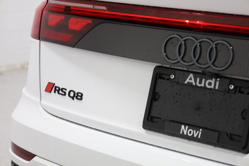 Thumbnail: 2026 Audi RS Q8 - 7