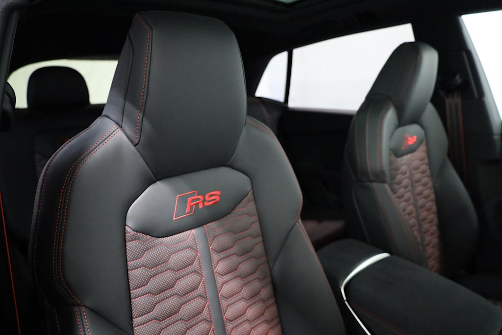 Thumbnail: 2026 Audi RS Q8 - 30