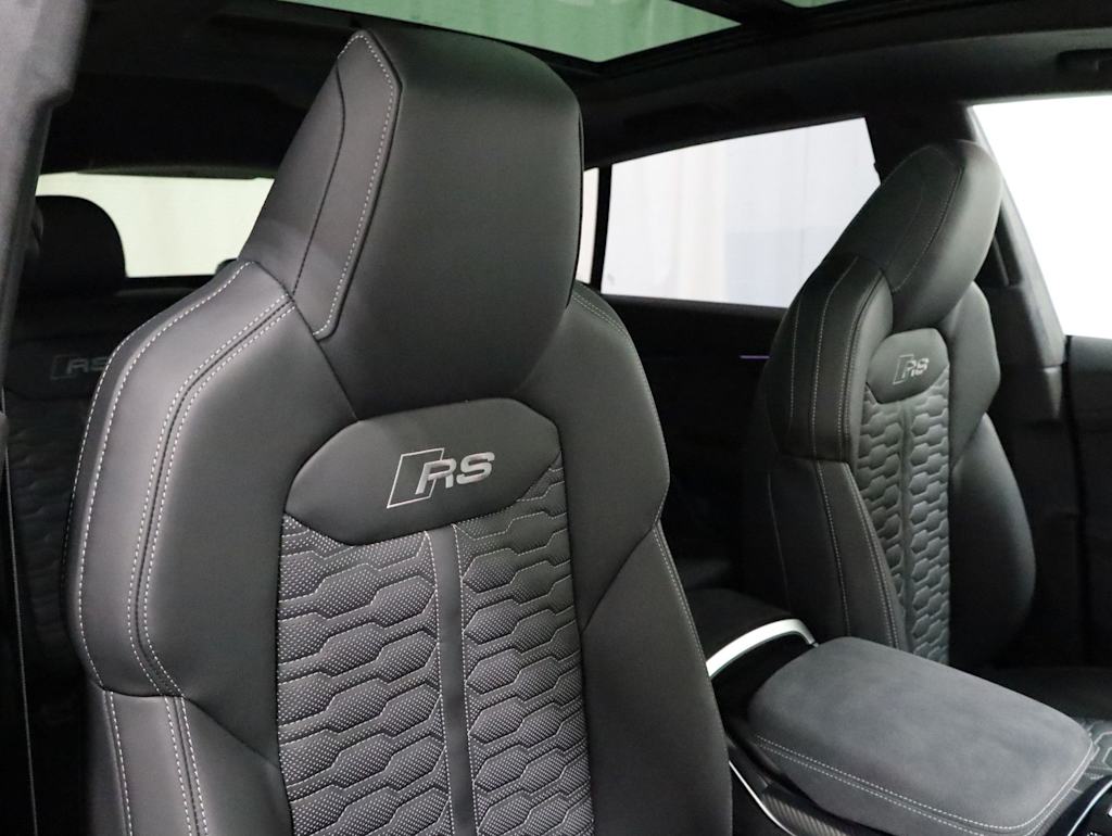 Thumbnail: 2026 Audi RS Q8 - 11