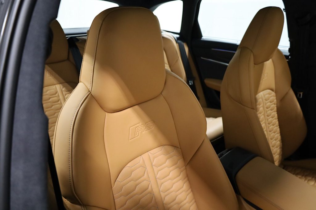 Thumbnail: 2026 Audi RS 6 - 29