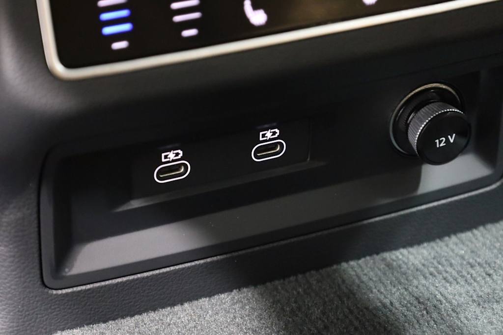 Thumbnail: 2026 Audi RS 6 - 37