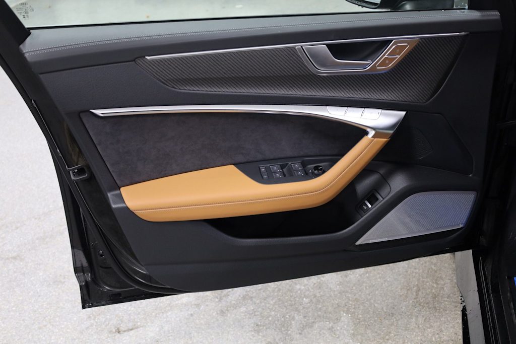 Thumbnail: 2026 Audi RS 6 - 26