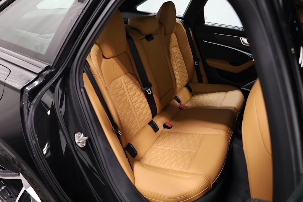 Thumbnail: 2026 Audi RS 6 - 38