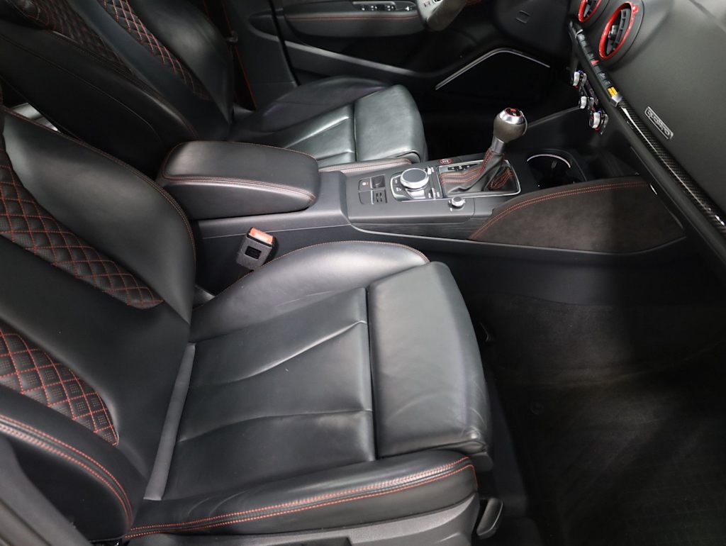Thumbnail: 2019 Audi RS 3 - 38