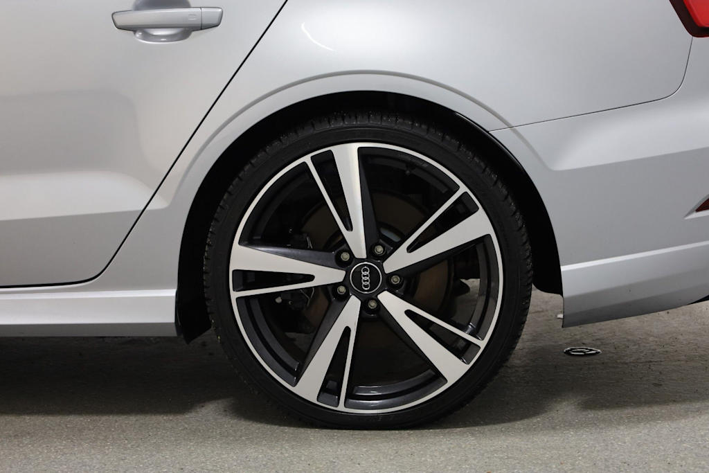 Thumbnail: 2018 Audi RS 3 - 40