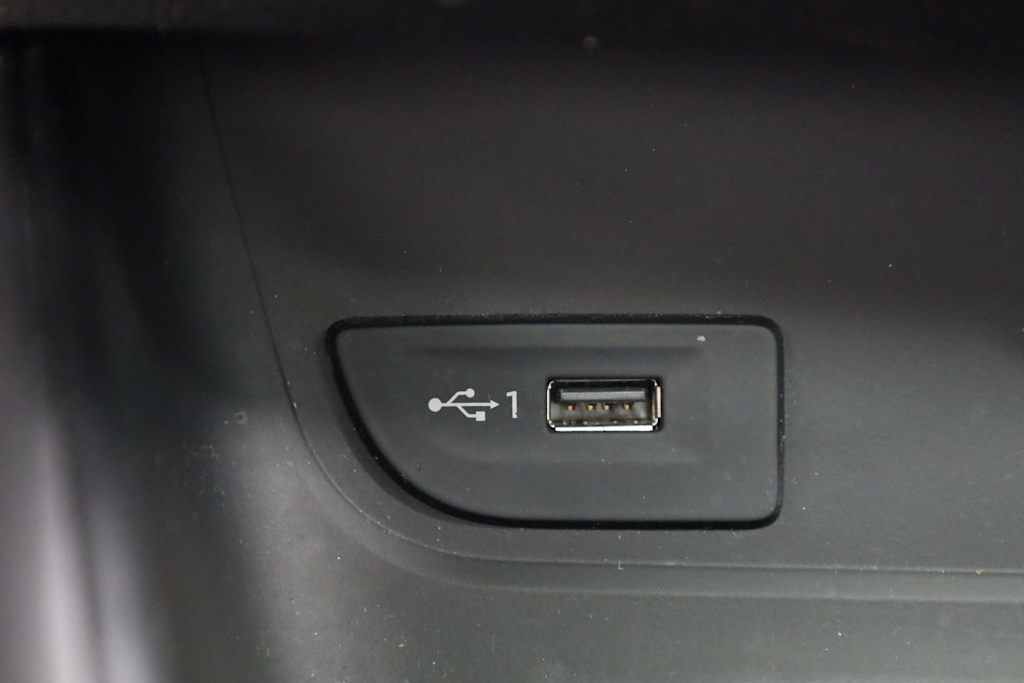 Thumbnail: 2018 Audi RS 3 - 36