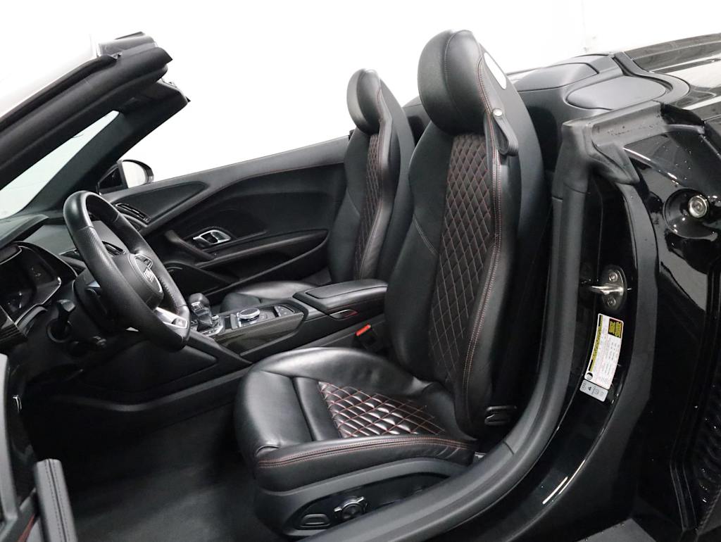Thumbnail: 2017 Audi R8 - 11