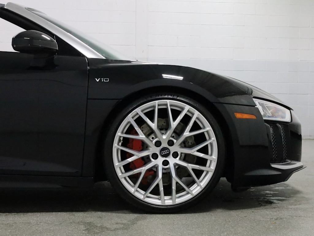 Thumbnail: 2017 Audi R8 - 8