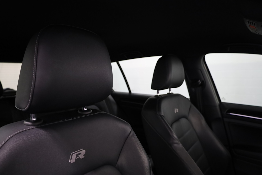 Thumbnail: 2017 Volkswagen Golf - 28