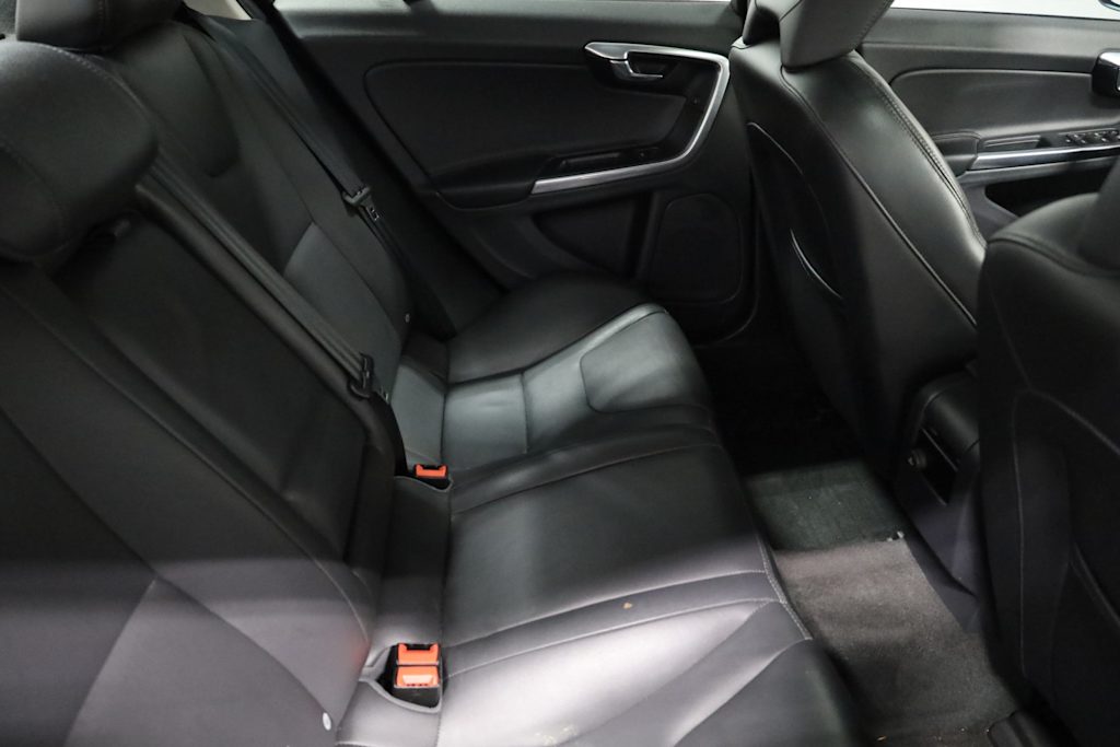 2015 Volvo S60 T5 34