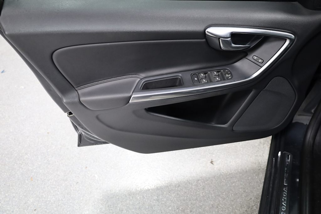 2015 Volvo S60 T5 26