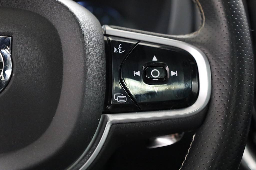 Thumbnail: 2018 Volvo XC60 - 32