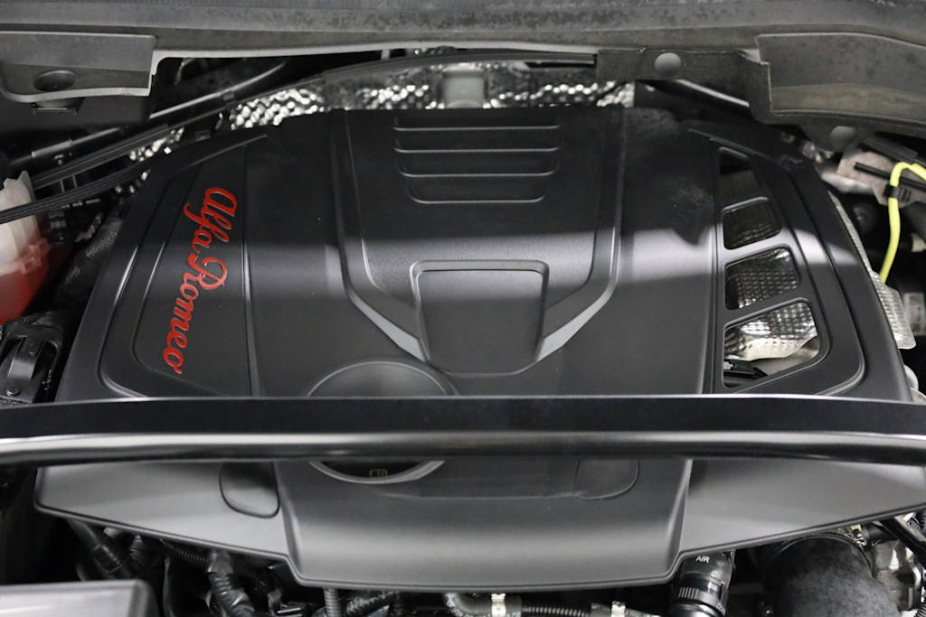 2023 Alfa Romeo Stelvio Ti 9