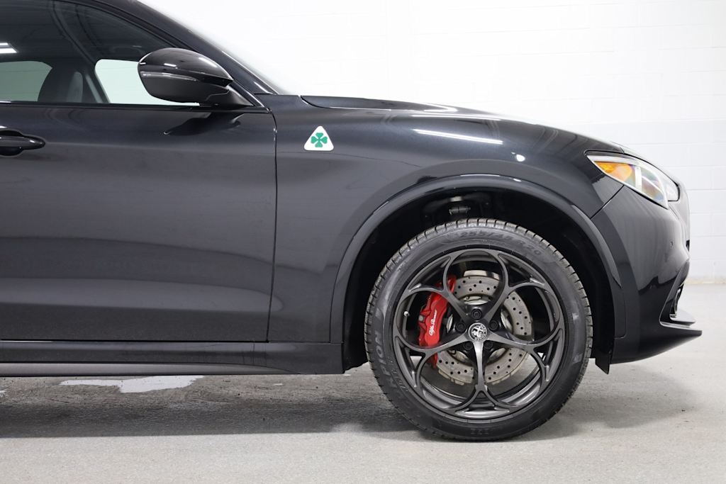 2023 Alfa Romeo Stelvio Quadrifoglio 8