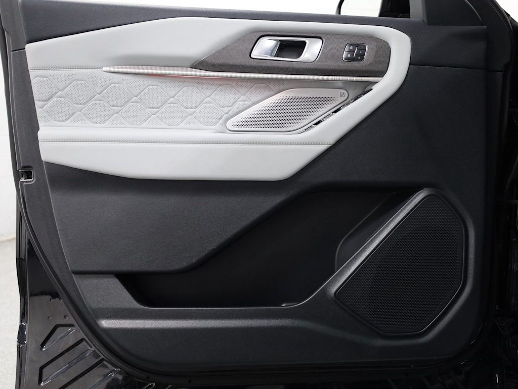 Thumbnail: 2025 Ford Explorer - 28