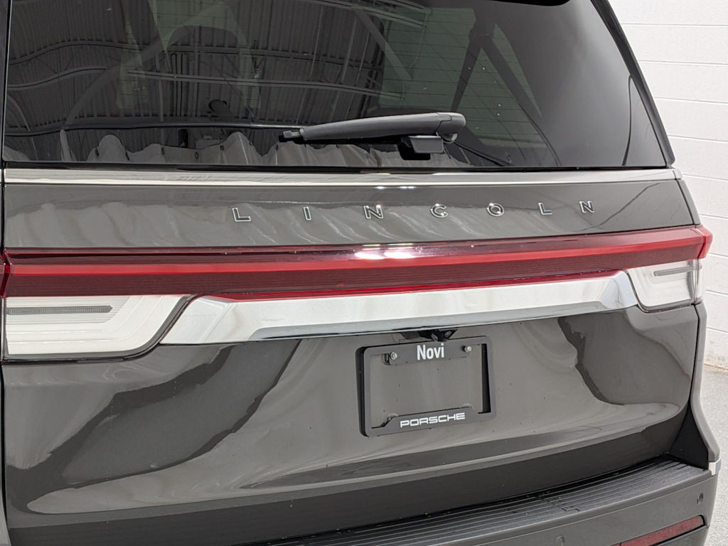 Thumbnail: 2023 Lincoln Navigator L - 19