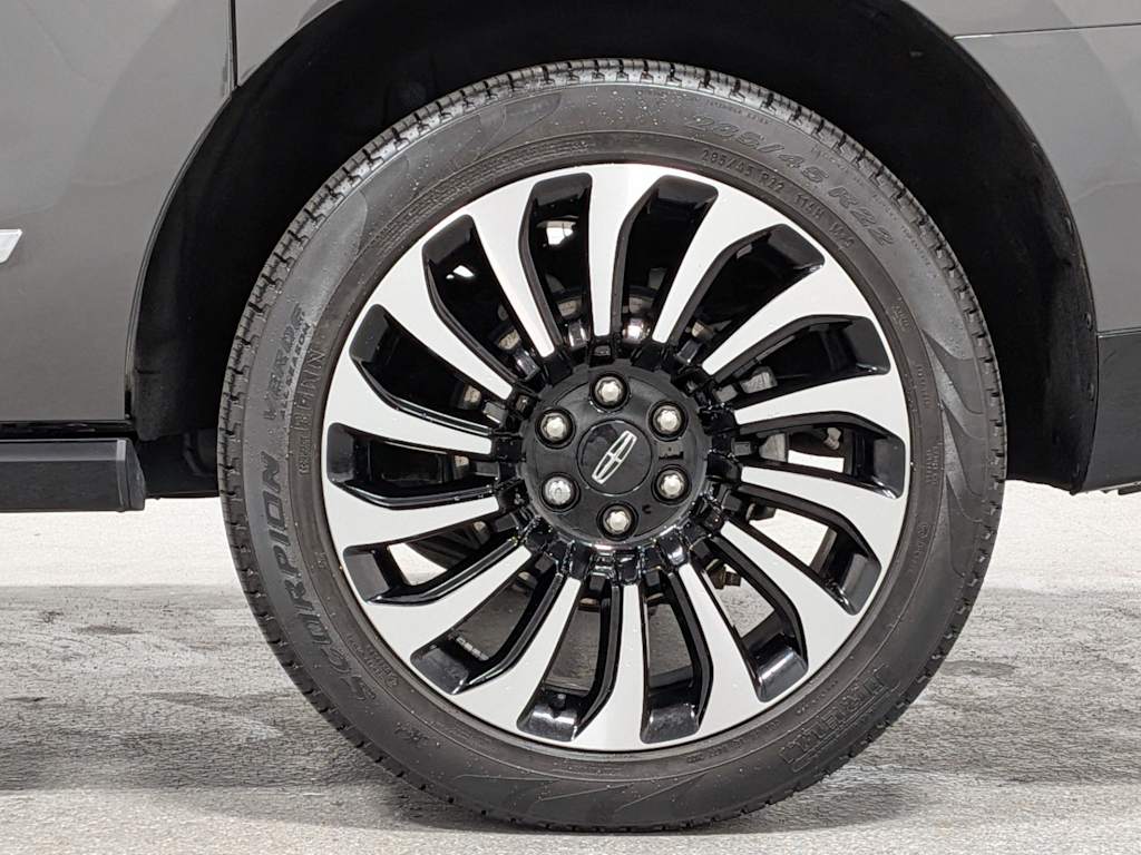 Thumbnail: 2023 Lincoln Navigator L - 41