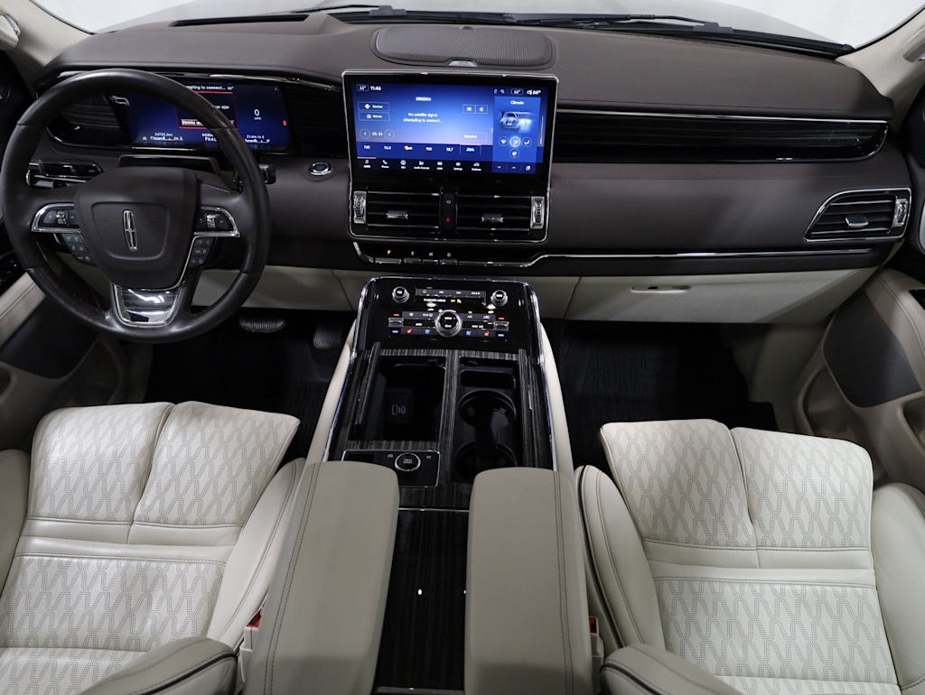 Thumbnail: 2023 Lincoln Navigator L - 13