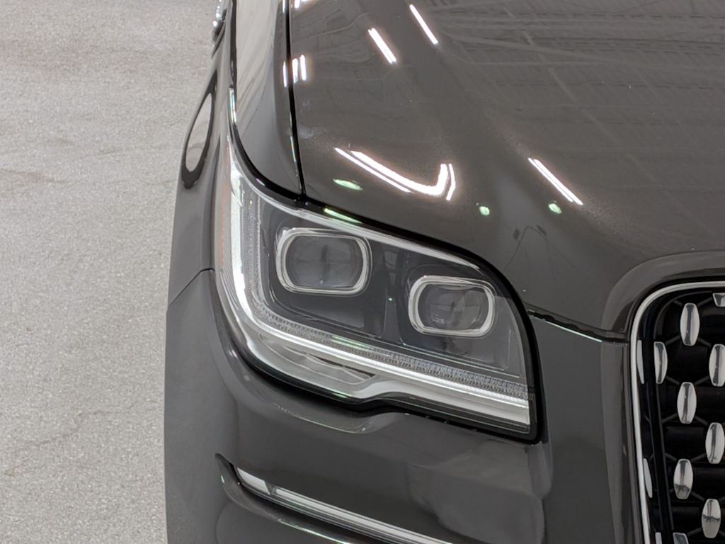 Thumbnail: 2023 Lincoln Navigator L - 24