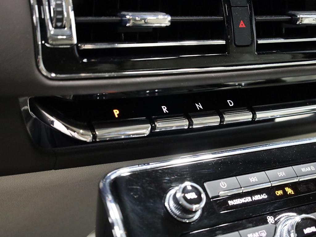 Thumbnail: 2023 Lincoln Navigator L - 32