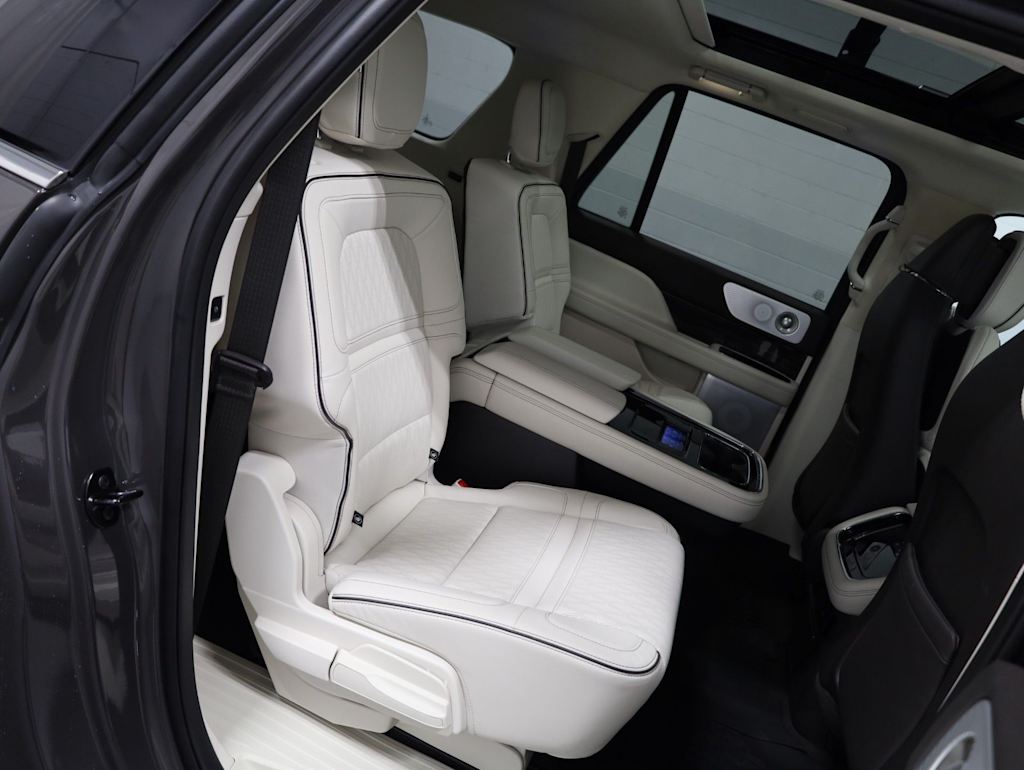 Thumbnail: 2023 Lincoln Navigator L - 39