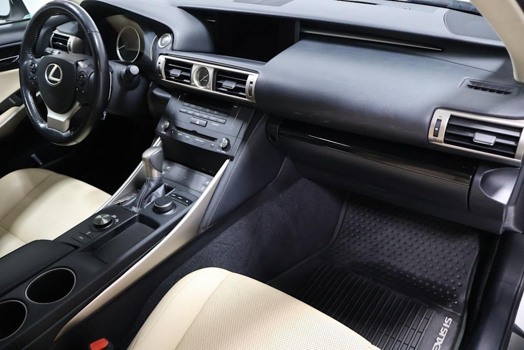 Thumbnail: 2016 Lexus IS - 9