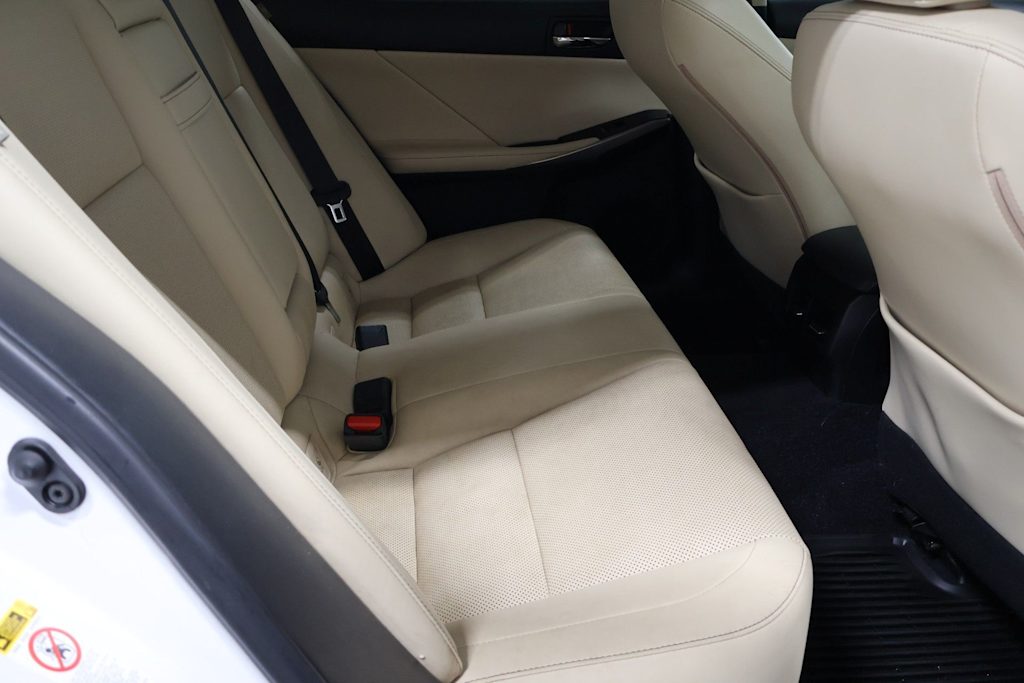 Thumbnail: 2016 Lexus IS - 37