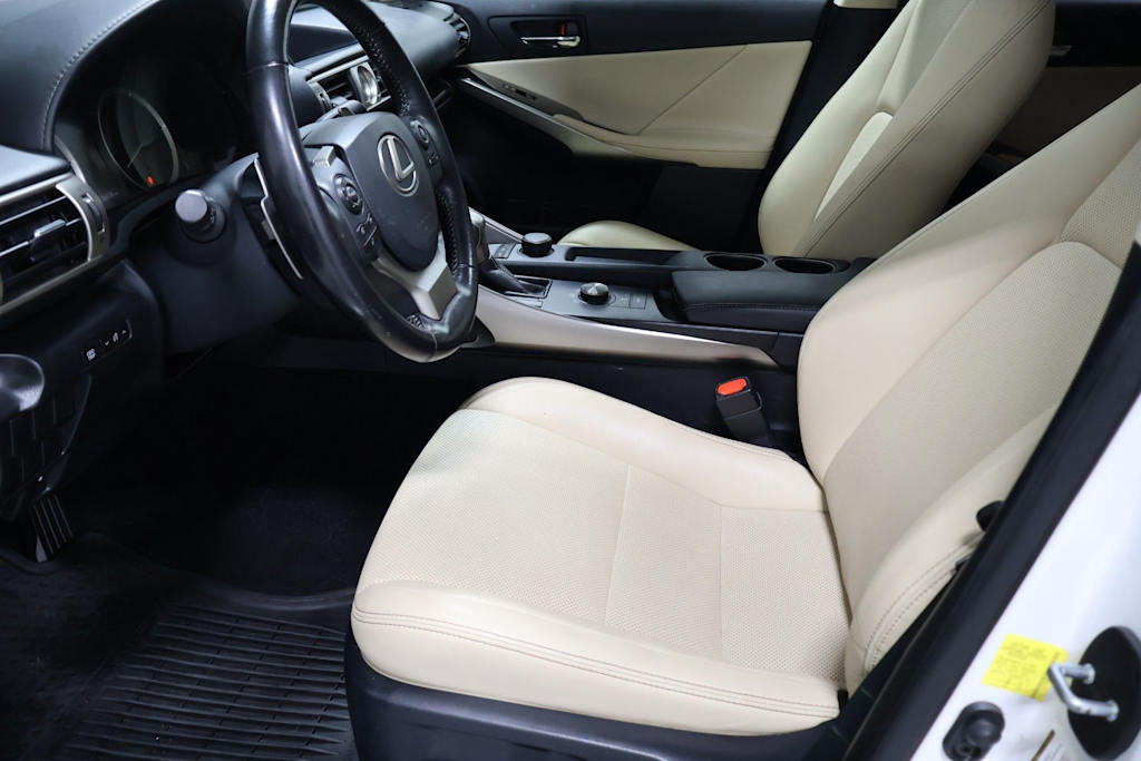Thumbnail: 2016 Lexus IS - 10