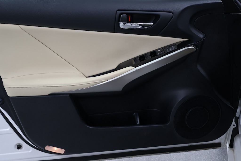 Thumbnail: 2016 Lexus IS - 27