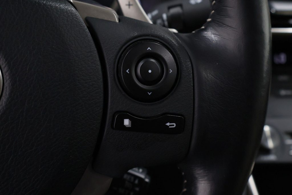 Thumbnail: 2016 Lexus IS - 31