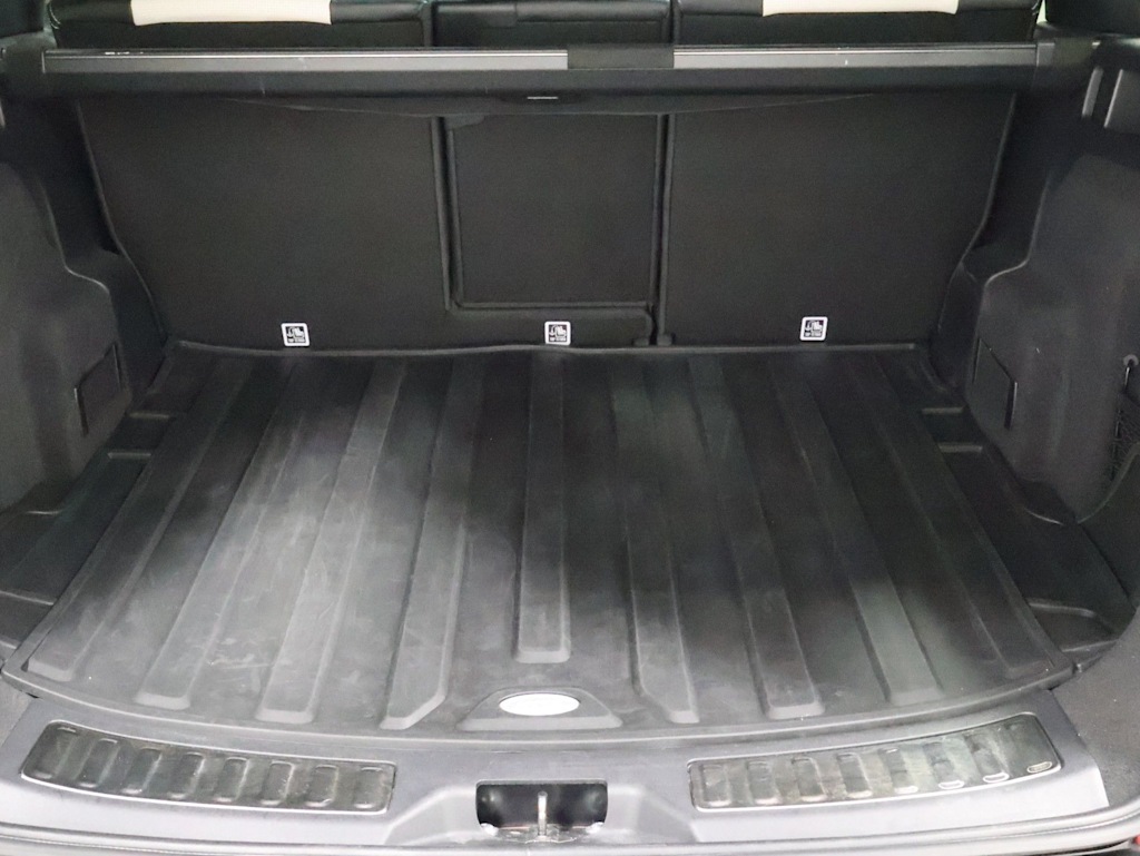 Thumbnail: 2022 Land Rover Discovery Sport - 18