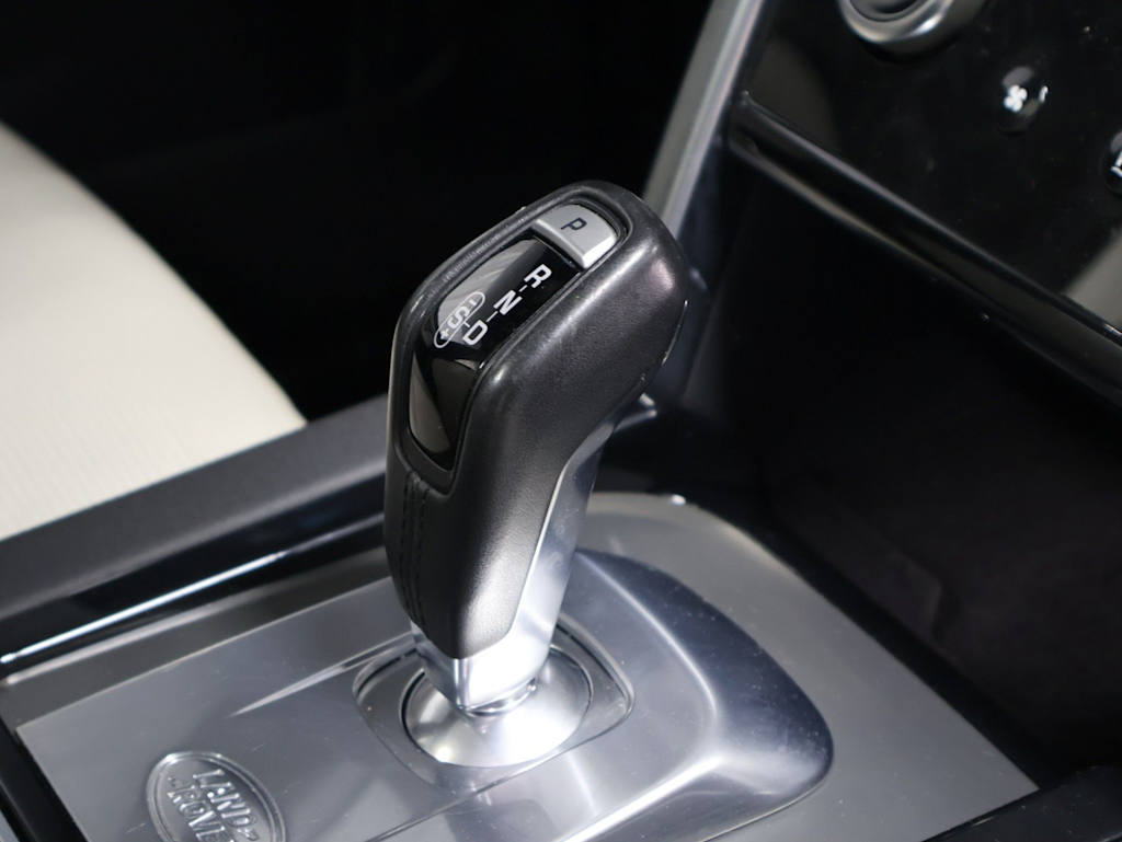 Thumbnail: 2022 Land Rover Discovery Sport - 16