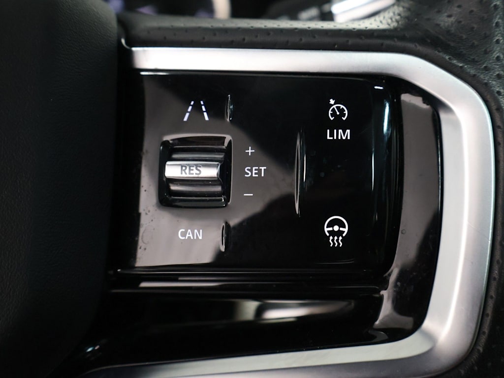 Thumbnail: 2022 Land Rover Discovery Sport - 32