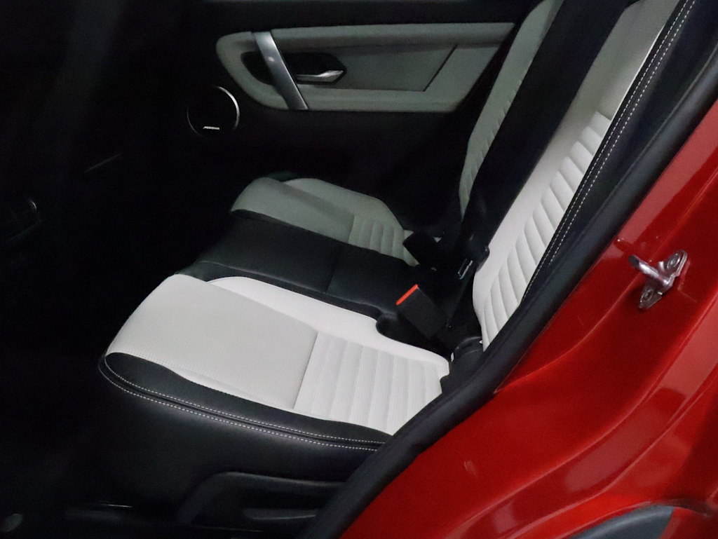 Thumbnail: 2022 Land Rover Discovery Sport - 12