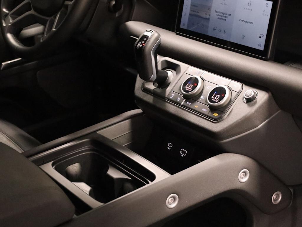 Thumbnail: 2023 Land Rover Defender - 15