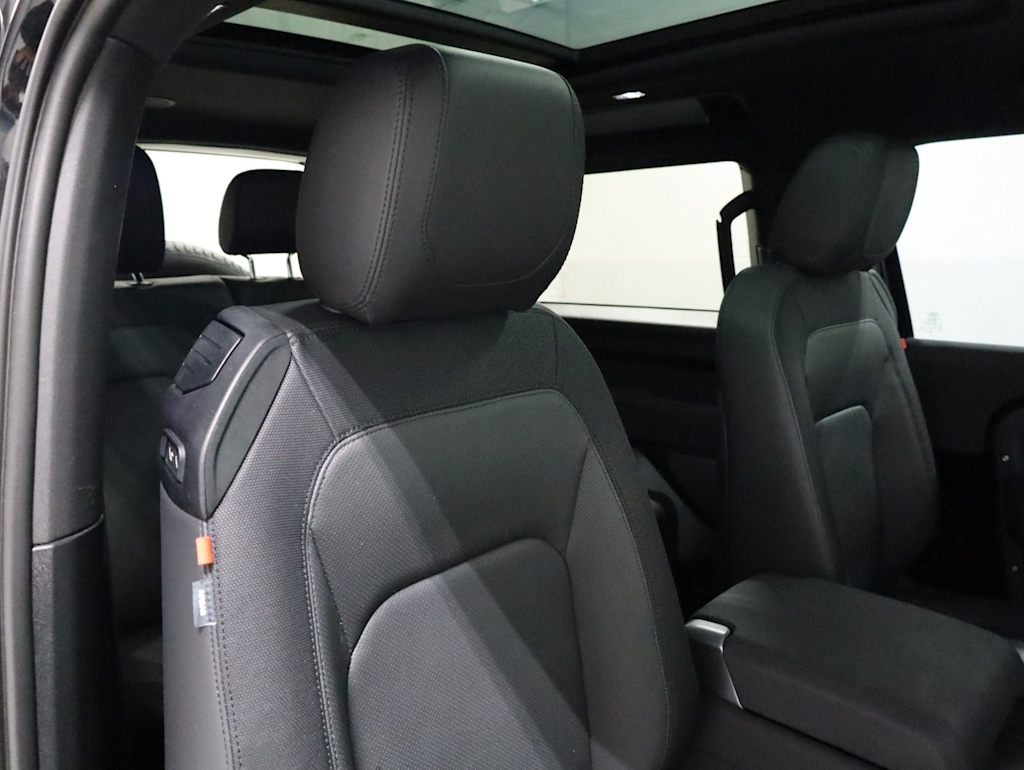 Thumbnail: 2023 Land Rover Defender - 29