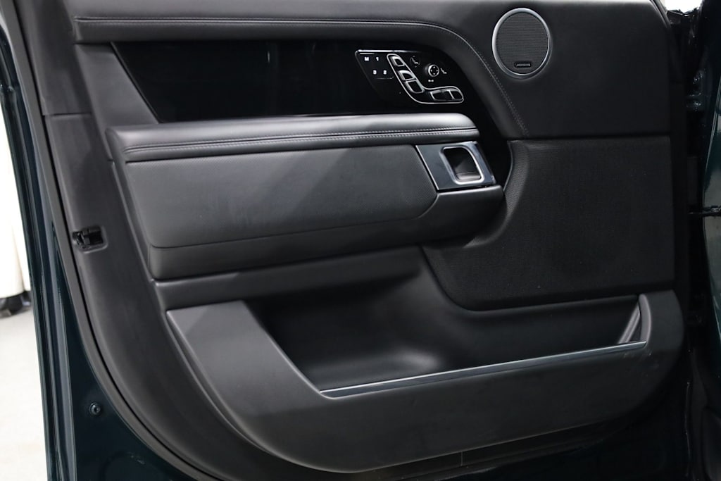 Thumbnail: 2019 Land Rover Range Rover - 26
