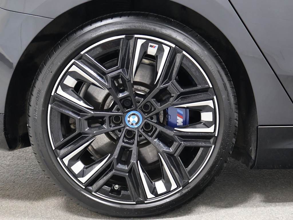 Thumbnail: 2025 BMW i5 - 39