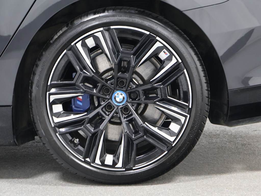 Thumbnail: 2025 BMW i5 - 41