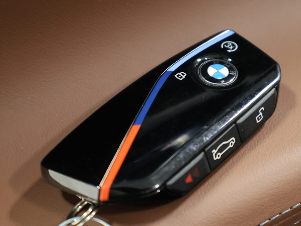 Thumbnail: 2025 BMW i5 - 42