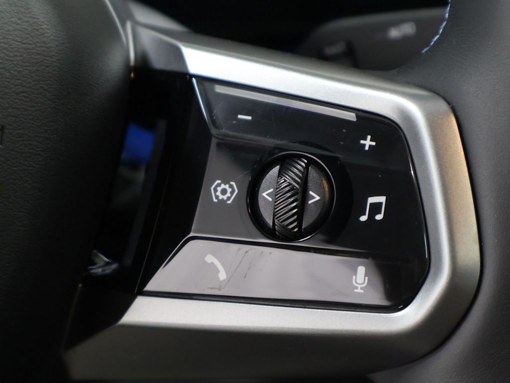 Thumbnail: 2025 BMW i5 - 32