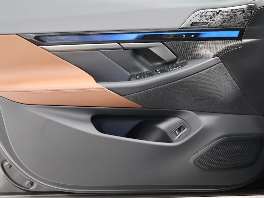 Thumbnail: 2025 BMW i5 - 26
