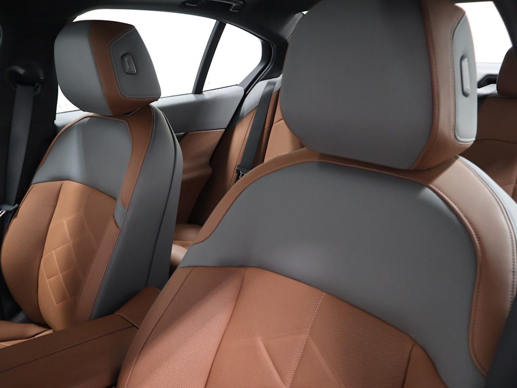 Thumbnail: 2025 BMW i5 - 11