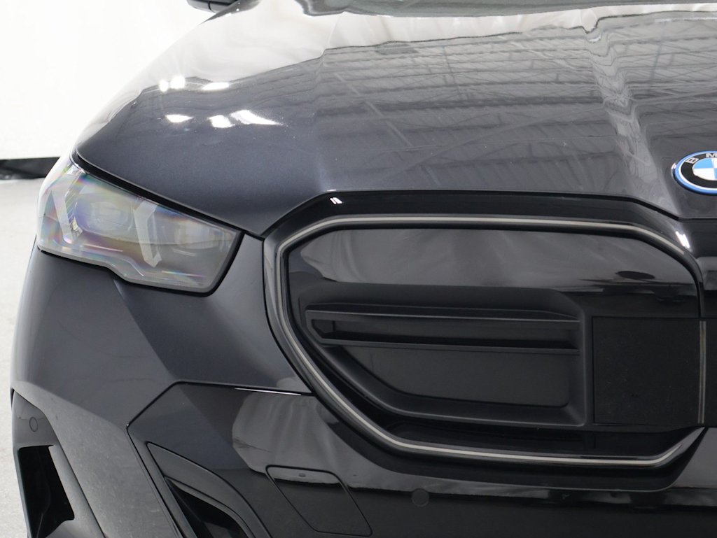 Thumbnail: 2025 BMW i5 - 25