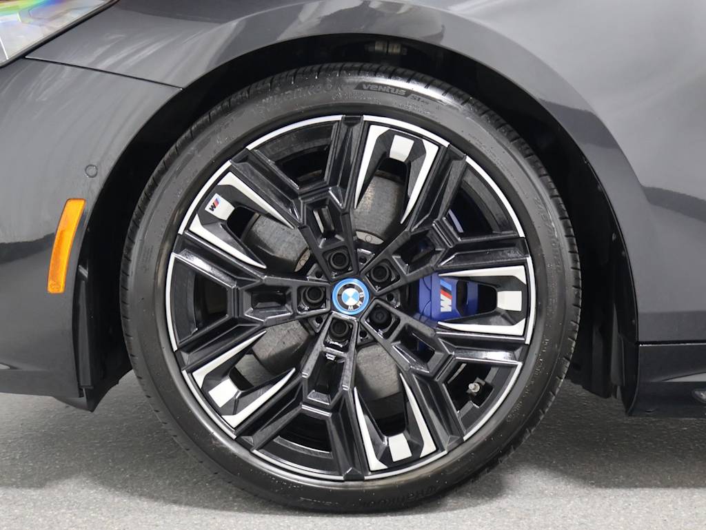 Thumbnail: 2025 BMW i5 - 40