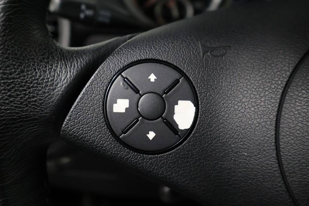 Thumbnail: 2009 Mercedes-Benz SLK - 25